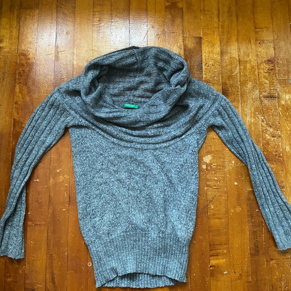 Cowl neck United Colors of Benetton wool sweater. Size small.